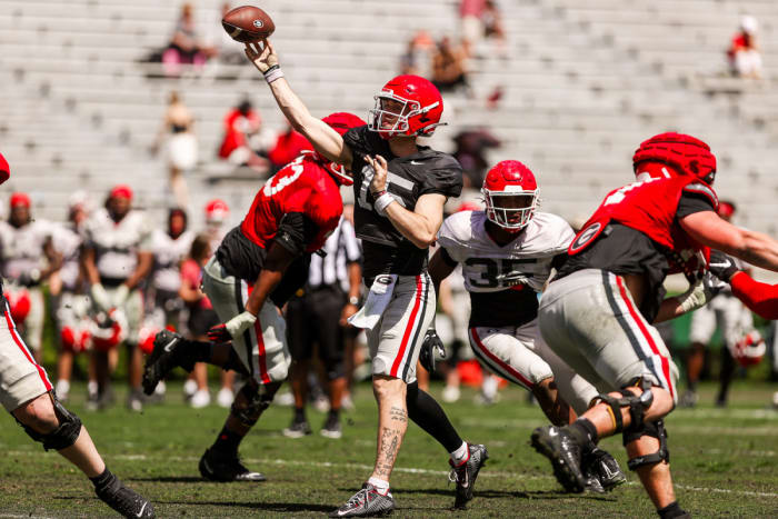 QB Carson Beck throws a pass during Georgia's first spring scrimmage.